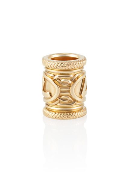 Изображение боковой грани с фоновым рисунком золотой руны Кеназ из золота 585 пробы.