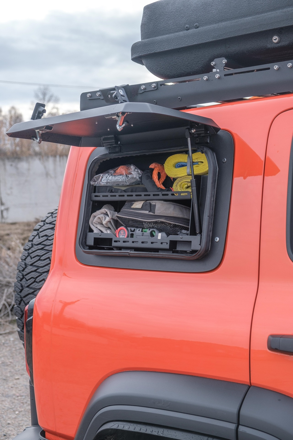 Ящик — органайзер правый TANK 300