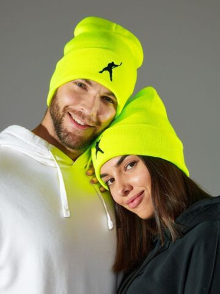 Спортивная шапка бини зимняя с подворотом