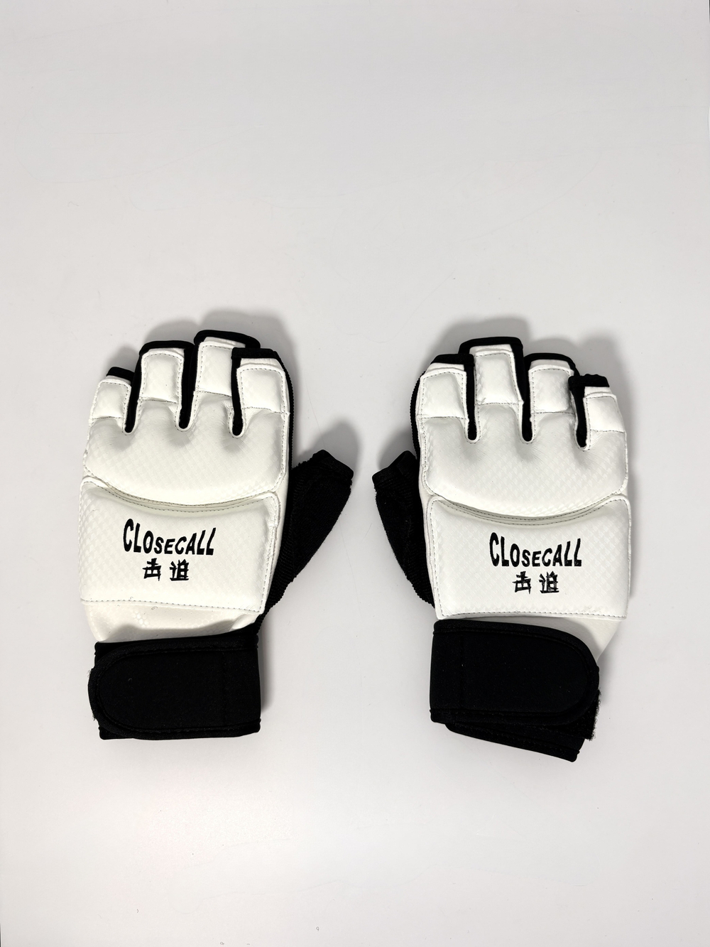 Перчатки для каратэ Closecall белые