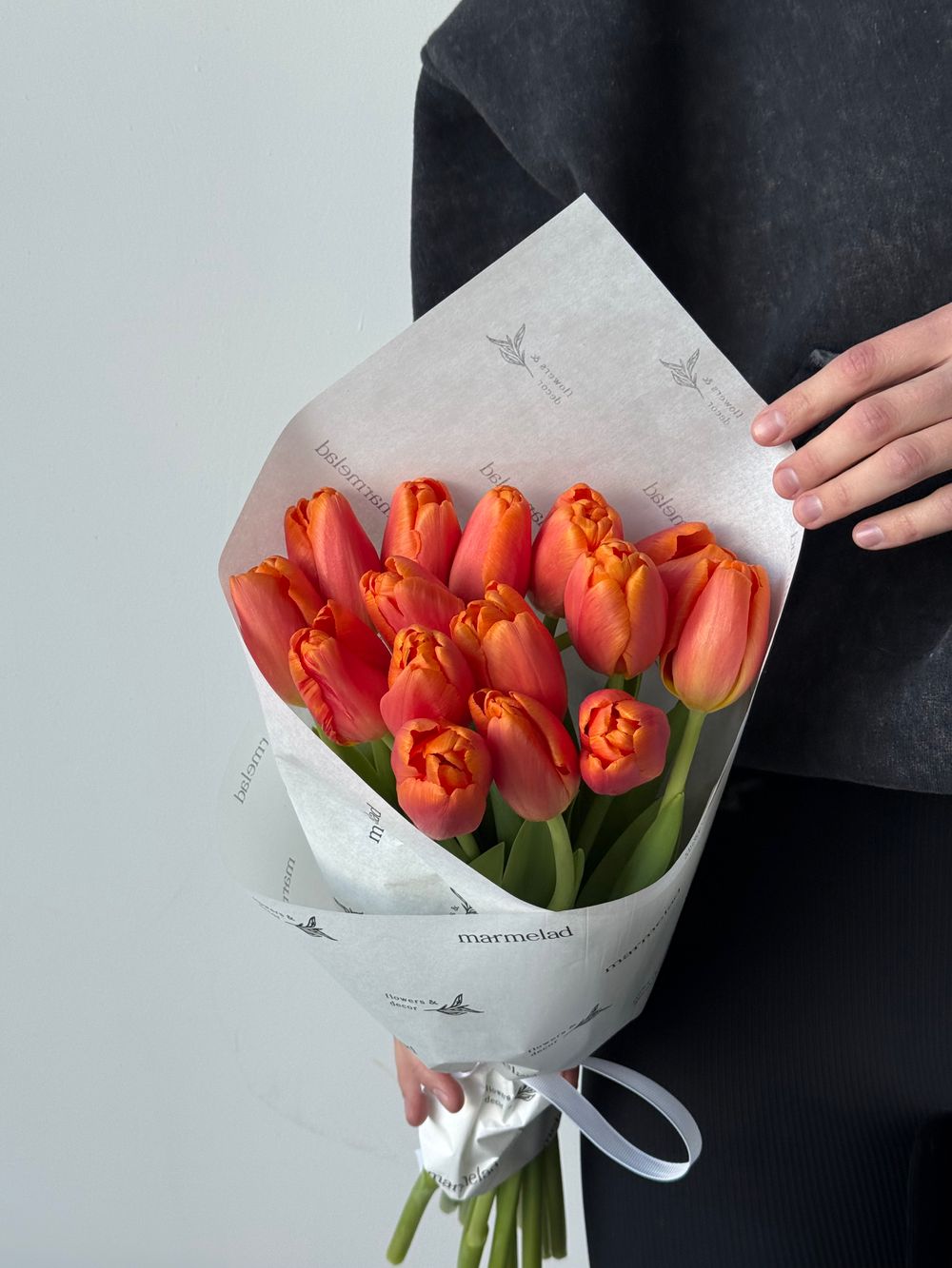 Букет из 15-ти оранжевых тюльпанов