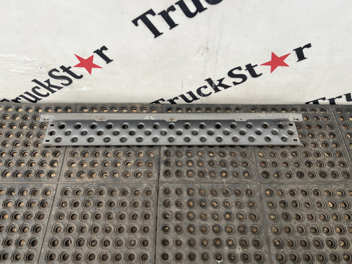 Пoднoжкa пepeднeго бампеpa 2017г.