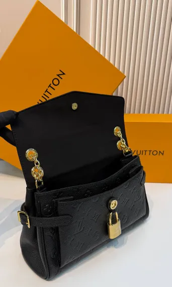 Сумка Louis Vuitton Anytime Flap