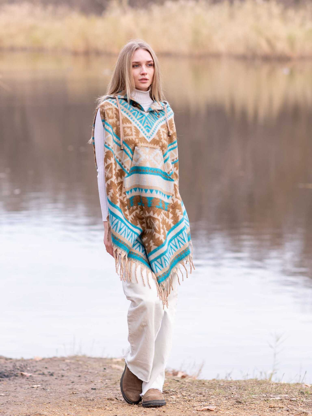 Пончо женское шерстяное с орнаментом