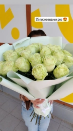 25 пионовидных роз Limonade