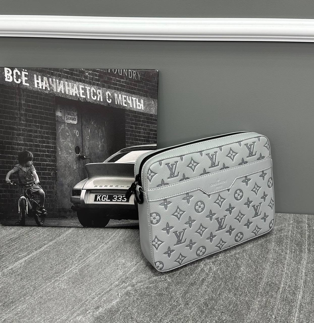 Сумка-мессенджер Louis Vuitton