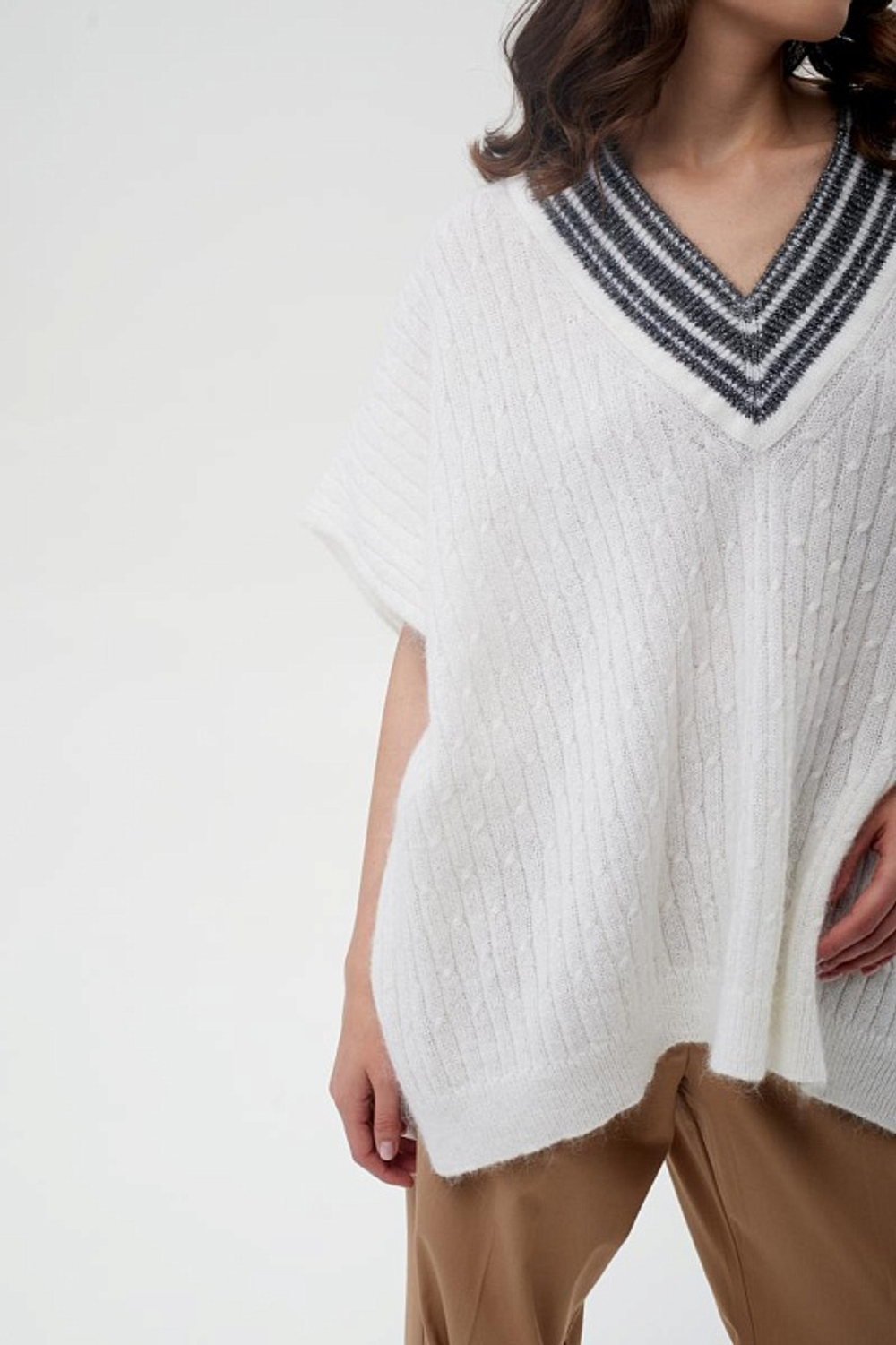 Накидка женская (жилет) НК007-02/03 экрю/серая