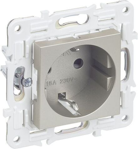 Розетка SKANDY 16А с заземл. защ. шторки SK-R04Sh шампань IEK SK-R14-16-K37