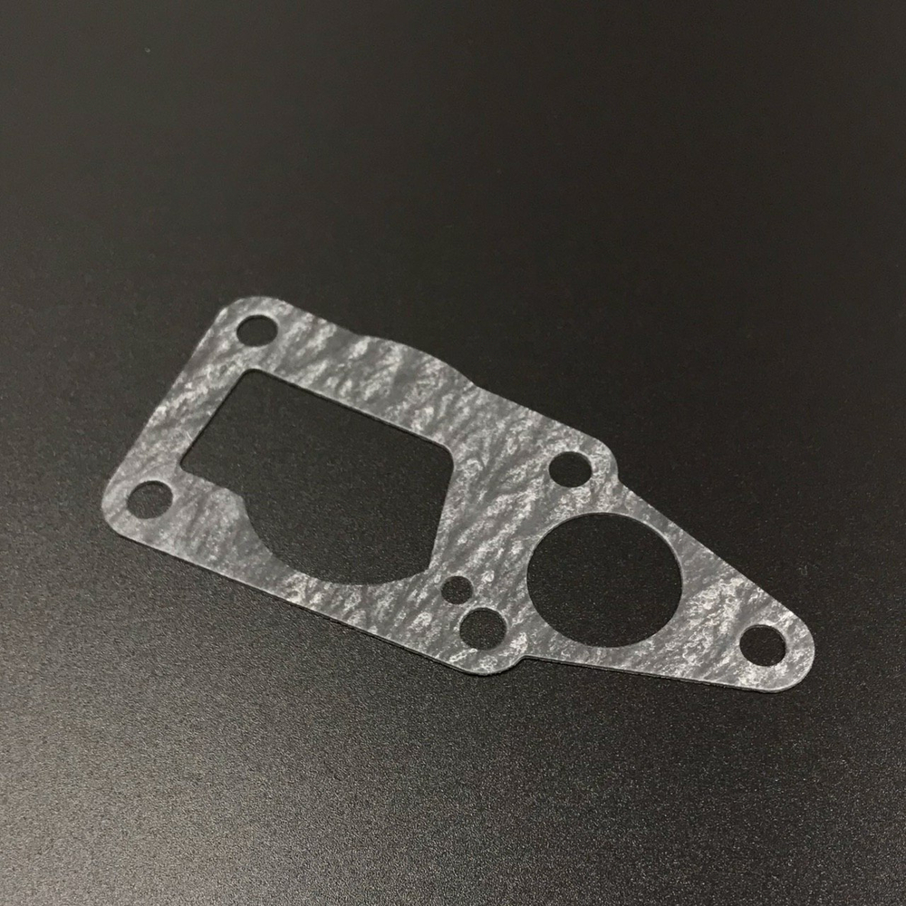 Прокладка под пластину помпы охлаждения Suzuki DF4-6, DF4-6(A) (Suzuki)