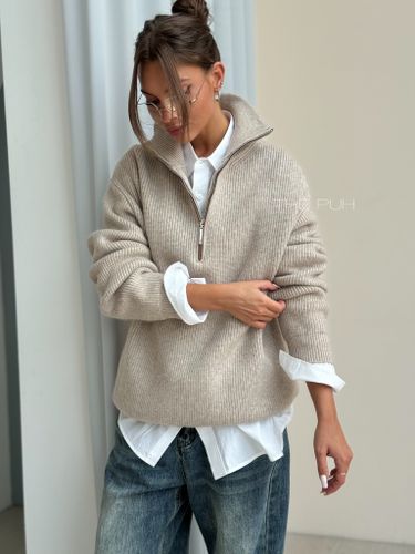 Бежевый свитер на молнии