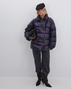 Пуховик двубортный укороченный черничный