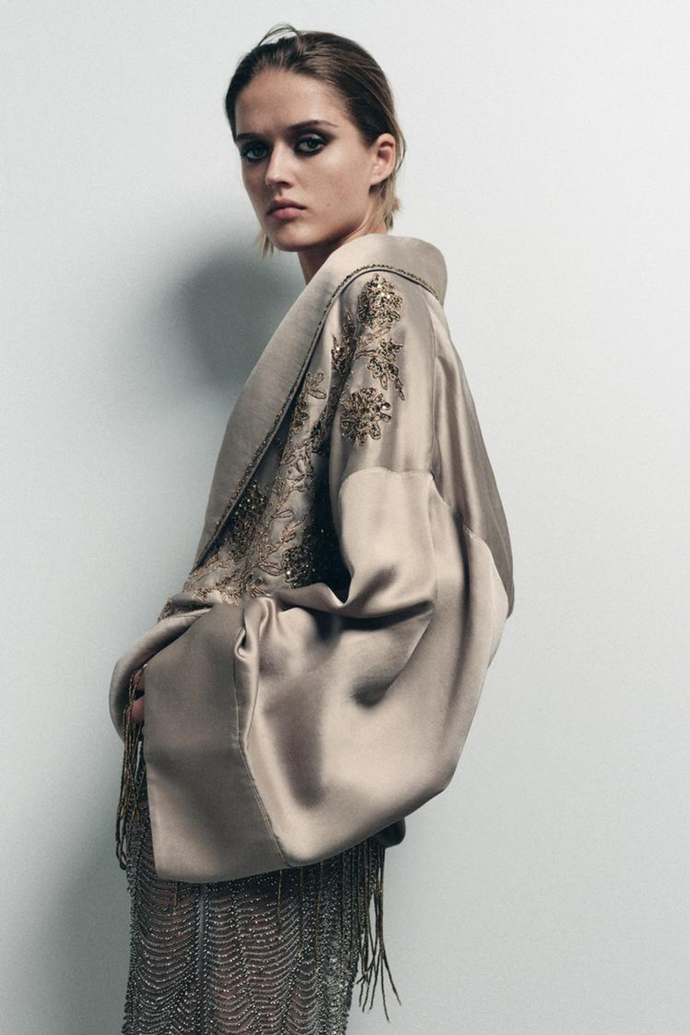 ZARA КИМОНО С ВЫШИВКОЙ И БУСИНАМИ, СЕРЫЙ