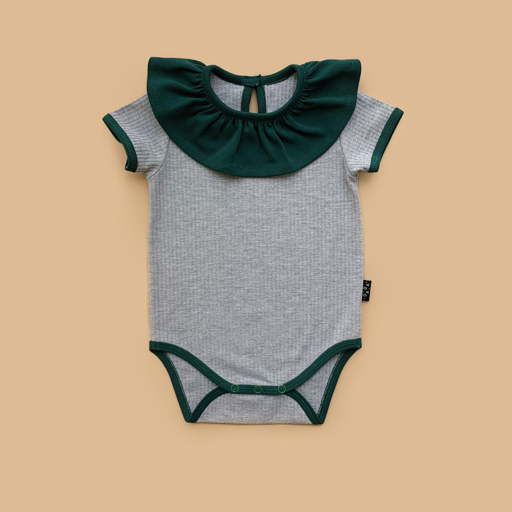 Боди в рубчик с оборкой