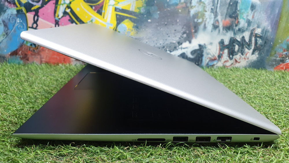 Ноутбук Dell i5-8/8Gb/FHD/Vostro 5471-7196 P88G001/Windows 10