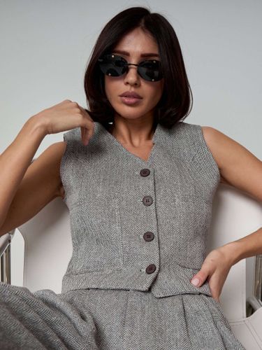 Женский костюм-тройка бежевого цвета