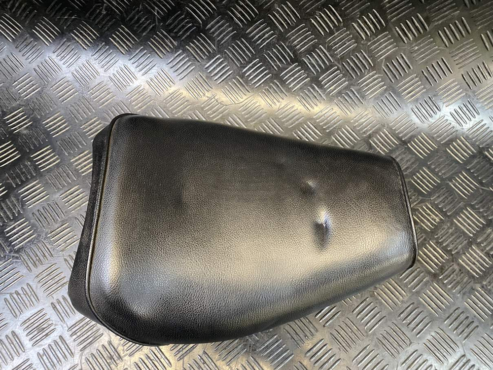 Сиденье водительское Suzuki Intruder VS750 VR51A