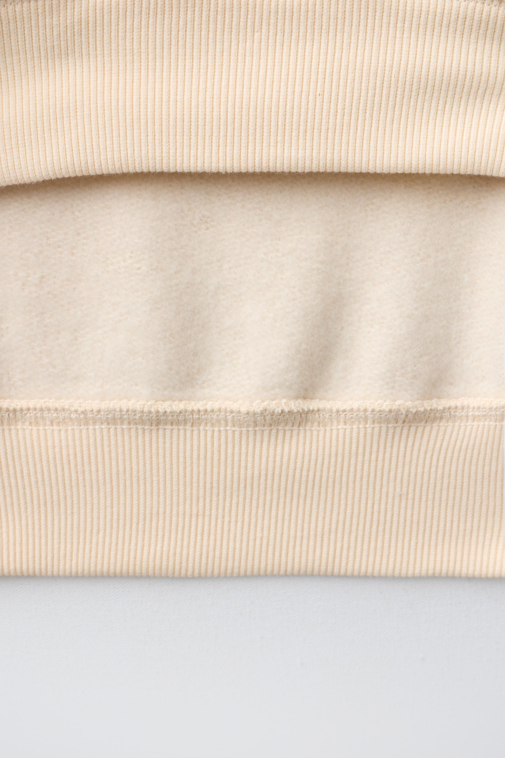 ZARA ТОЛСТОВКА PIPPI CALZASLARGAS © ASTRID LINDGREN COMPANY, ЭКРЮ