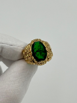 Кольцо с зелёным кристаллом