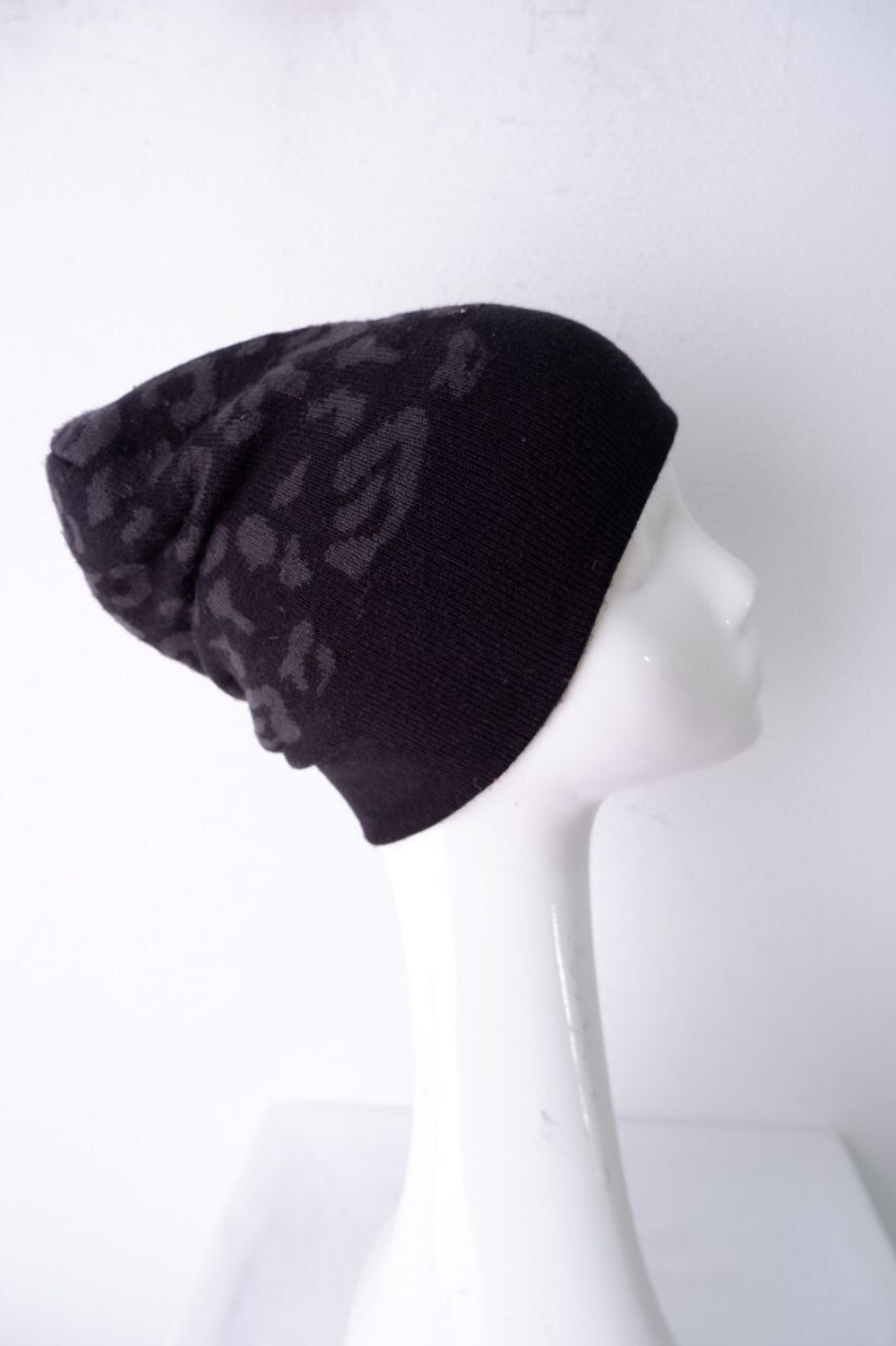 Шапка с принтом