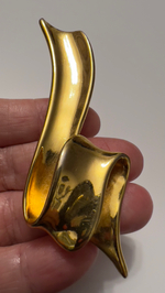 Крупная брошь лента