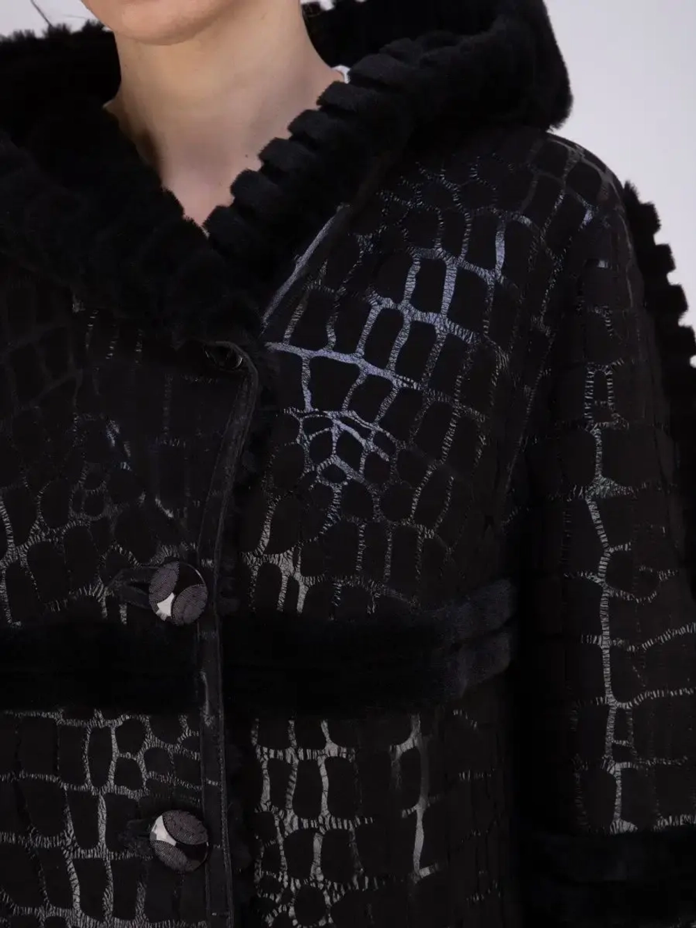 Дубленка женская натуральная длинная с капюшоном оверсайз