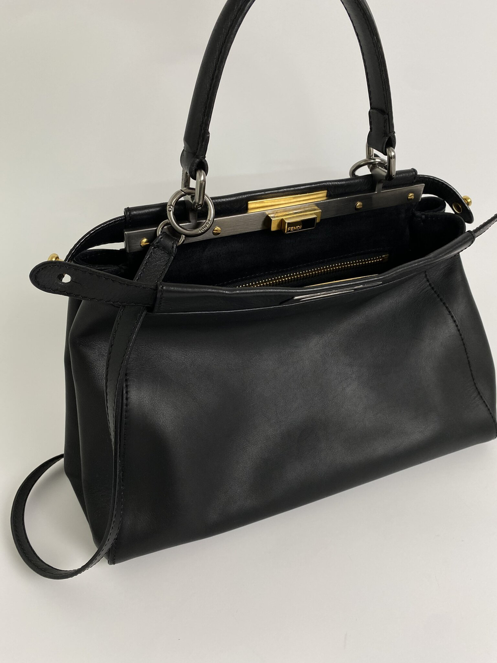 Сумка Fendi Peekaboo Bag Soft Leather