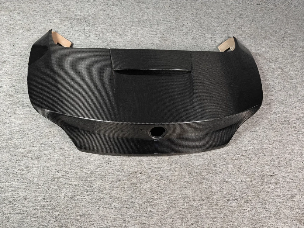 Карбоновая крышка багажника на BMW Z4 E89 БМВ Задний бампер