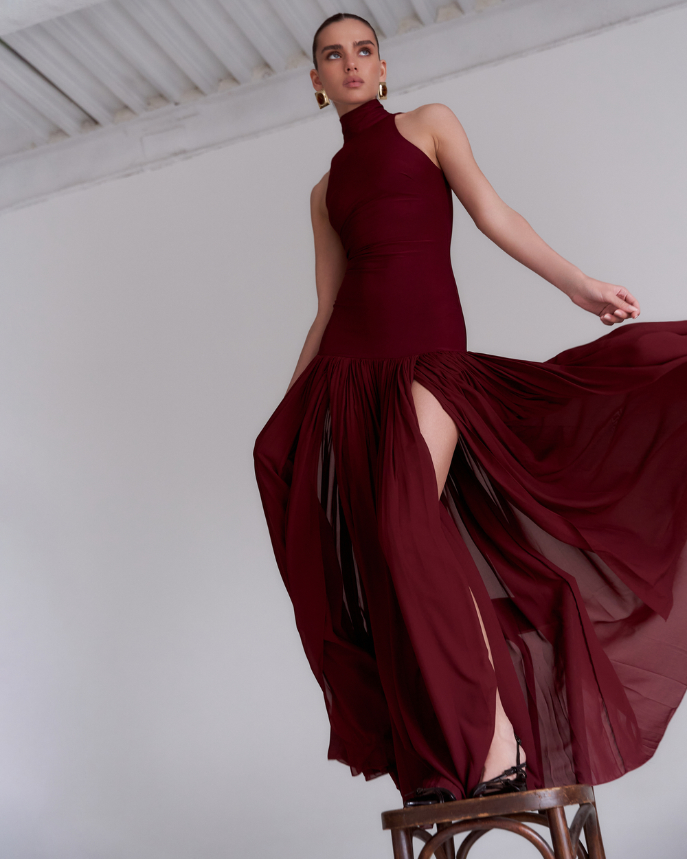 Платье с горлом, бордовое