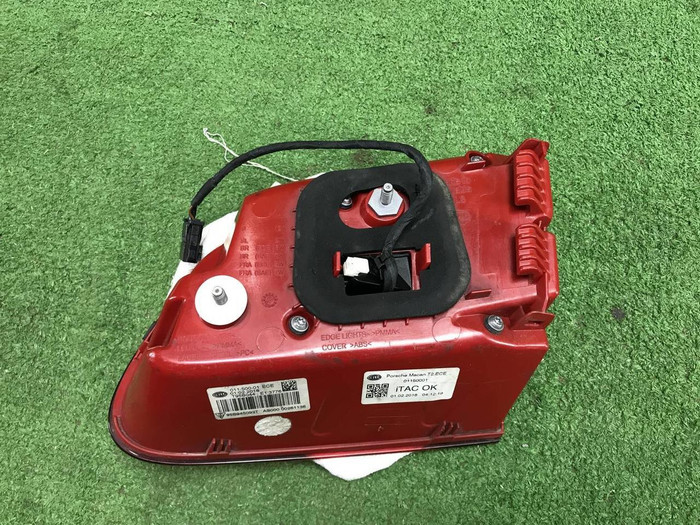 Фонарь левый внутренний Porsche Macan (2014-2018)