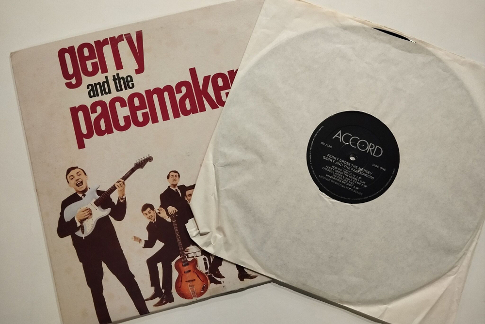 Винтажная виниловая пластинка LP Gerry and The Pacemakers Ferry Cross The Mersey (Canada 1981)