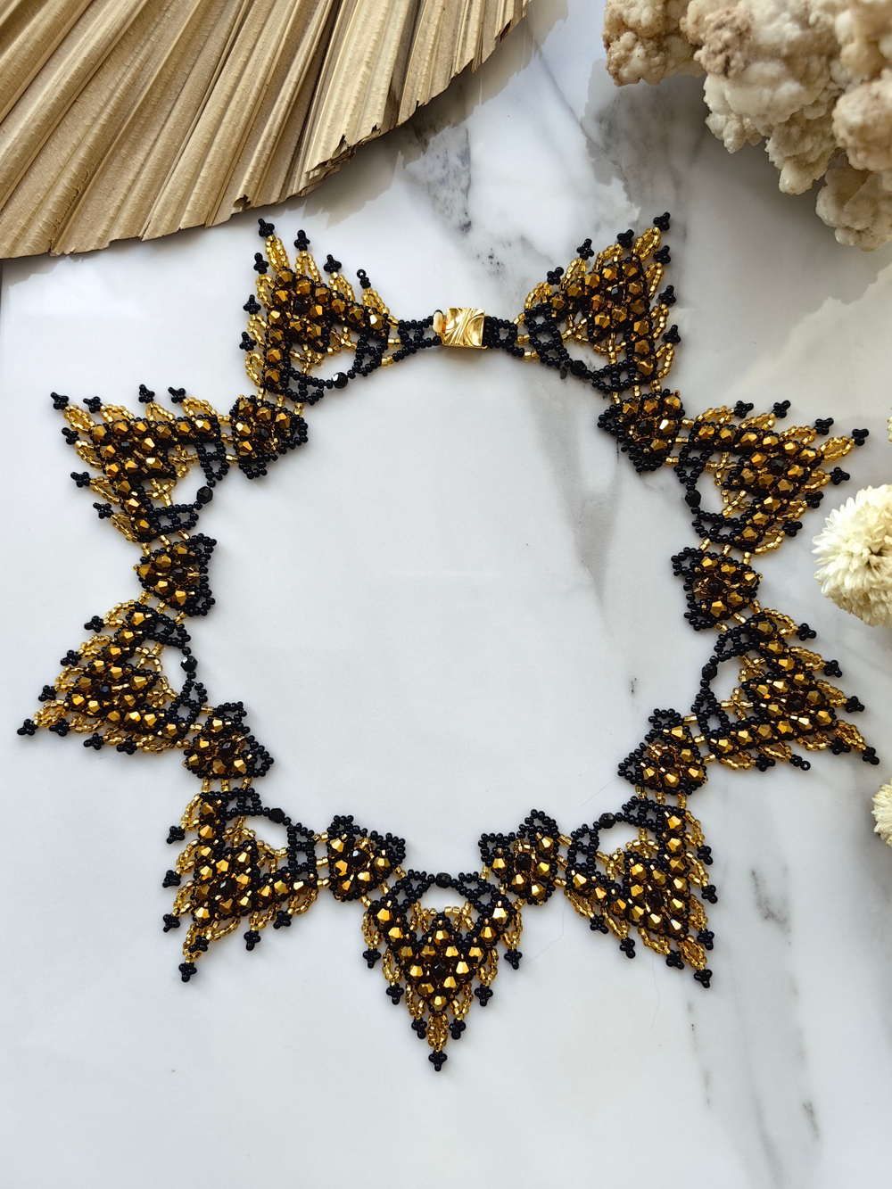 Колье "Огненные крылья" из бисера ручной работы