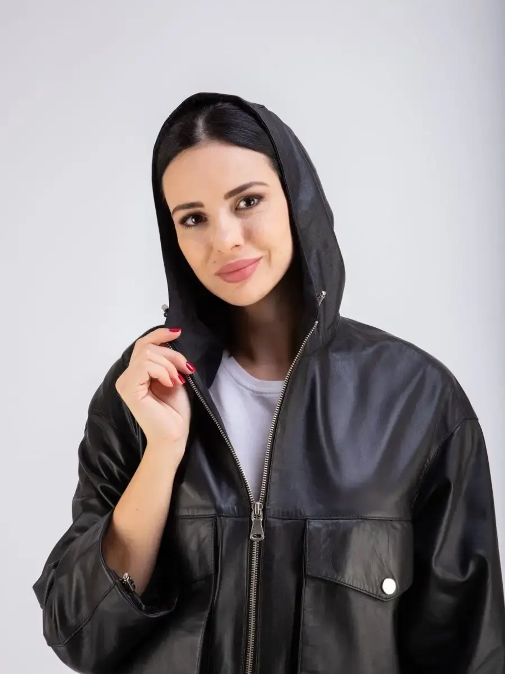 Пальто из натуральной кожи с капюшоном