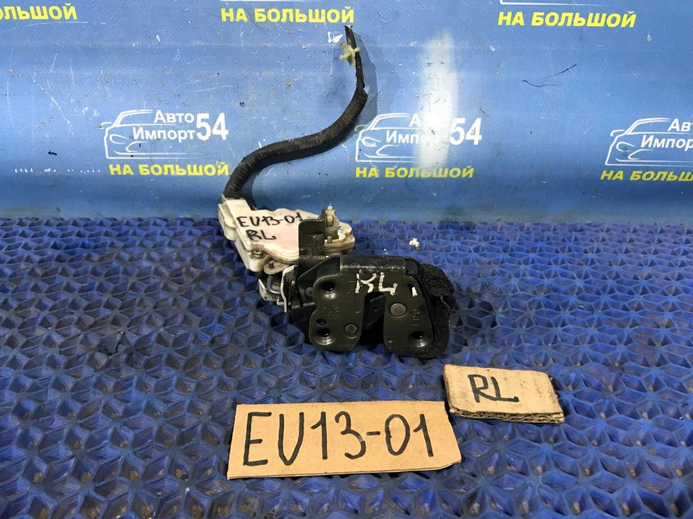 Замок двери задней левой NISSAN BLUEBIRD 1993