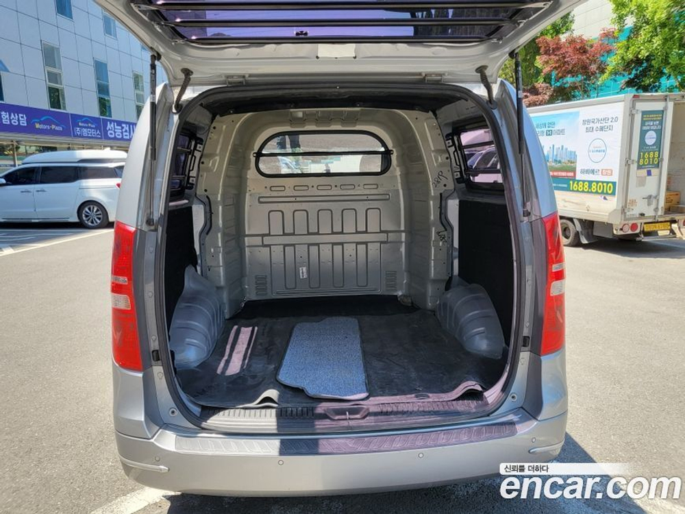 Hyundai The New Grand Starex Van 5-и местный (04.2020)