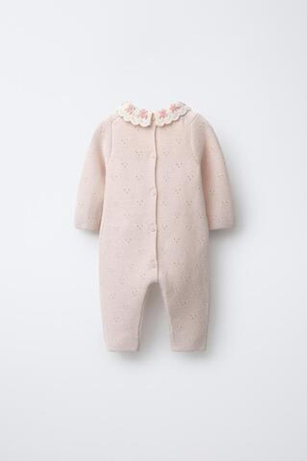 ZARA КОМБИНЕЗОН ВЯЗАНЫЙ, ВОРОТНИК КРЮЧКОМ, ВЫШИТЫЕ ЦВЕТЫ, ТЕЛЕСНО-РОЗОВЫЙ