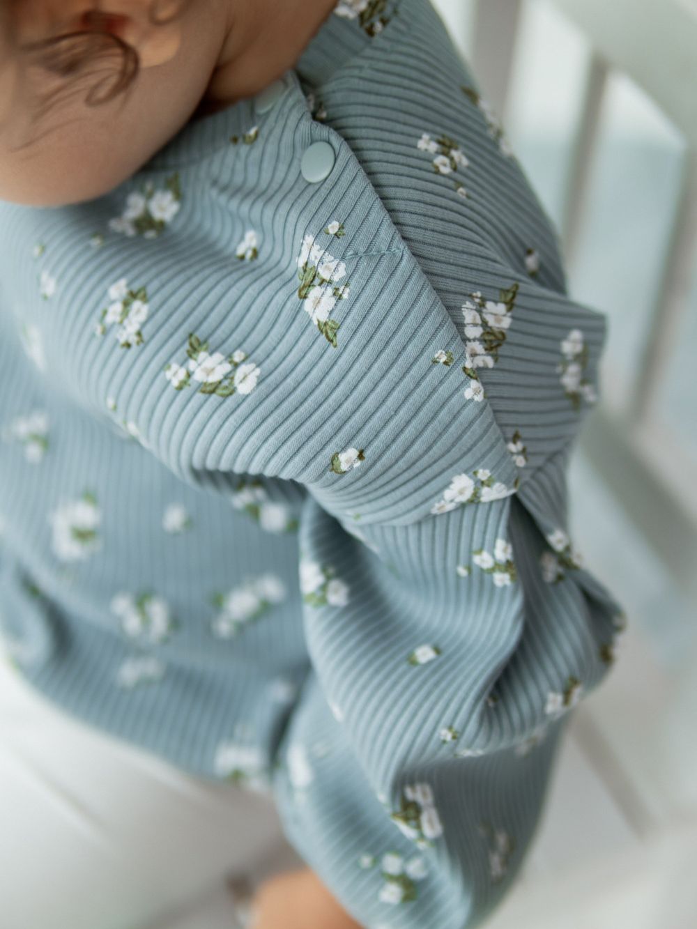 Лонгслив в рубчик "Незабудки" с объемными рукавами 0+