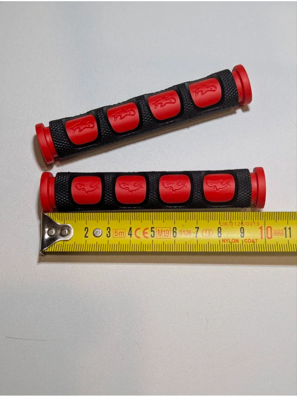 + - Противоскользящие накладки на рычаги для мотоцикла