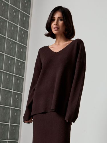 Трикотажный костюм с юбкой шоколадного цвета