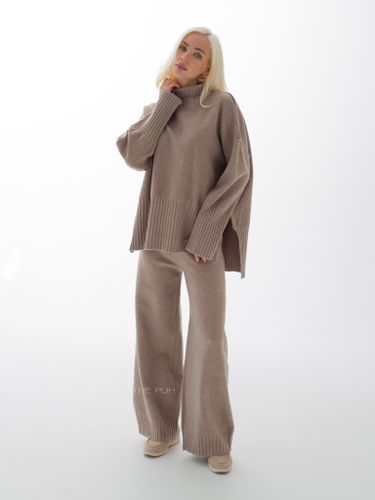 Трикотажный костюм в цвете капучино с широкими резинками