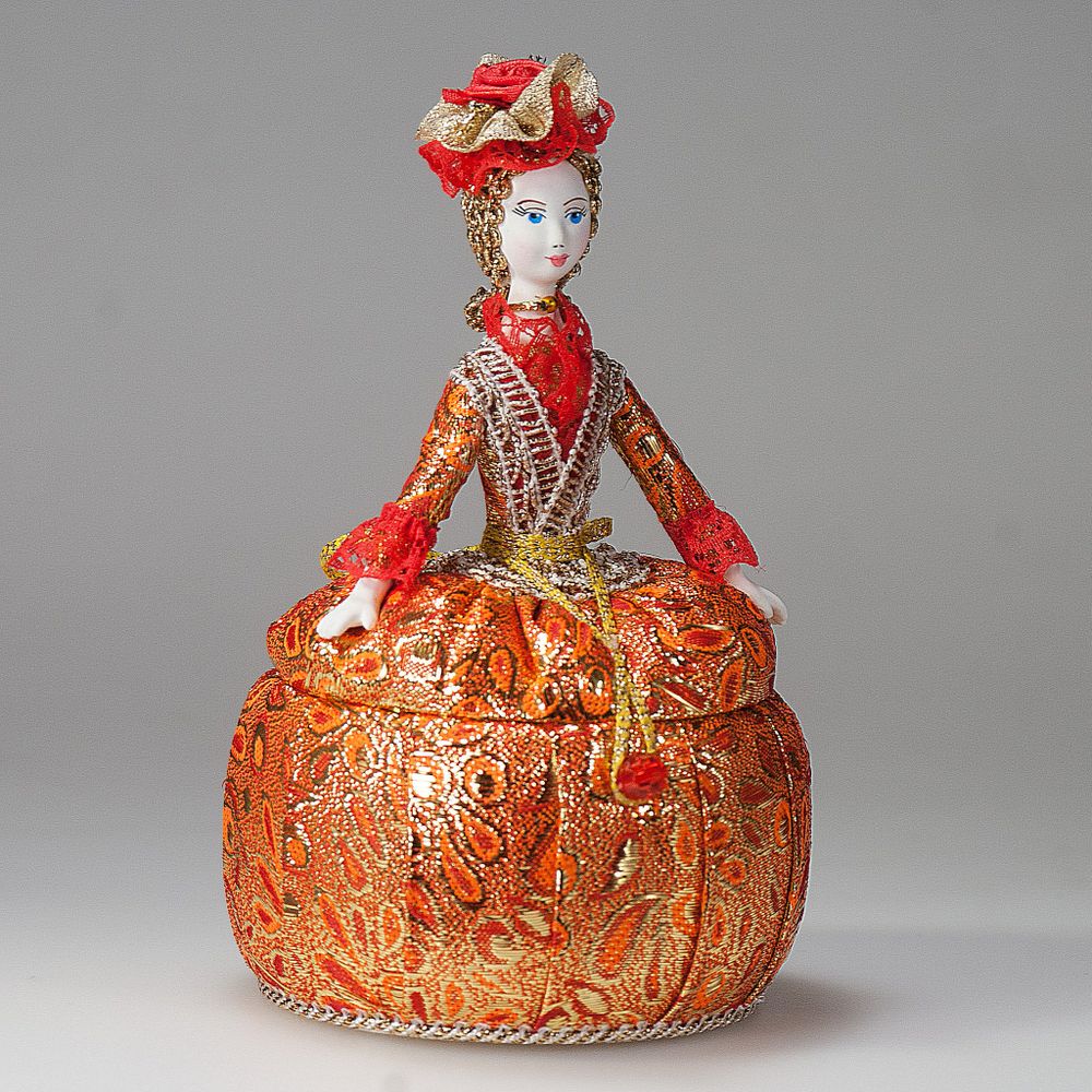 Кукла-шкатулка Барышня в парчовом платье