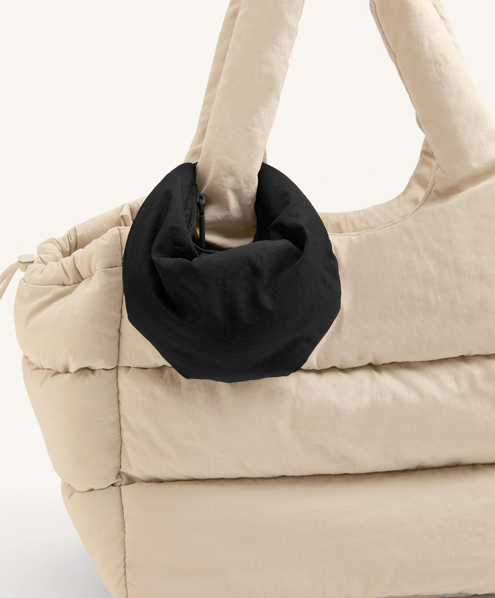 OYSHO Стеганая мини-сумка с плечевым ремнем, черный