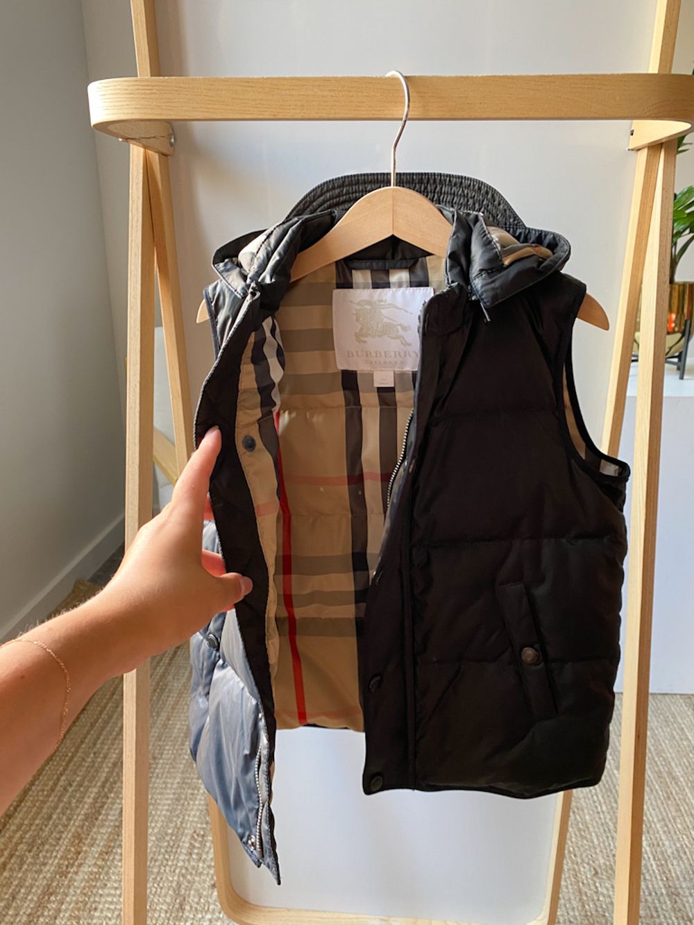 Пуховой жилет Burberry, 116