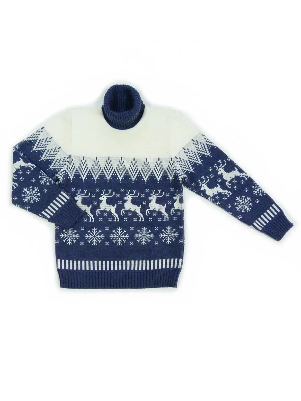 Свитер с оленями новогодний