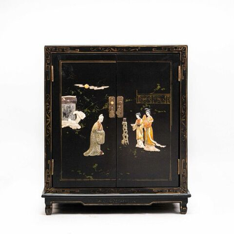 Комод в стиле Шинуазри