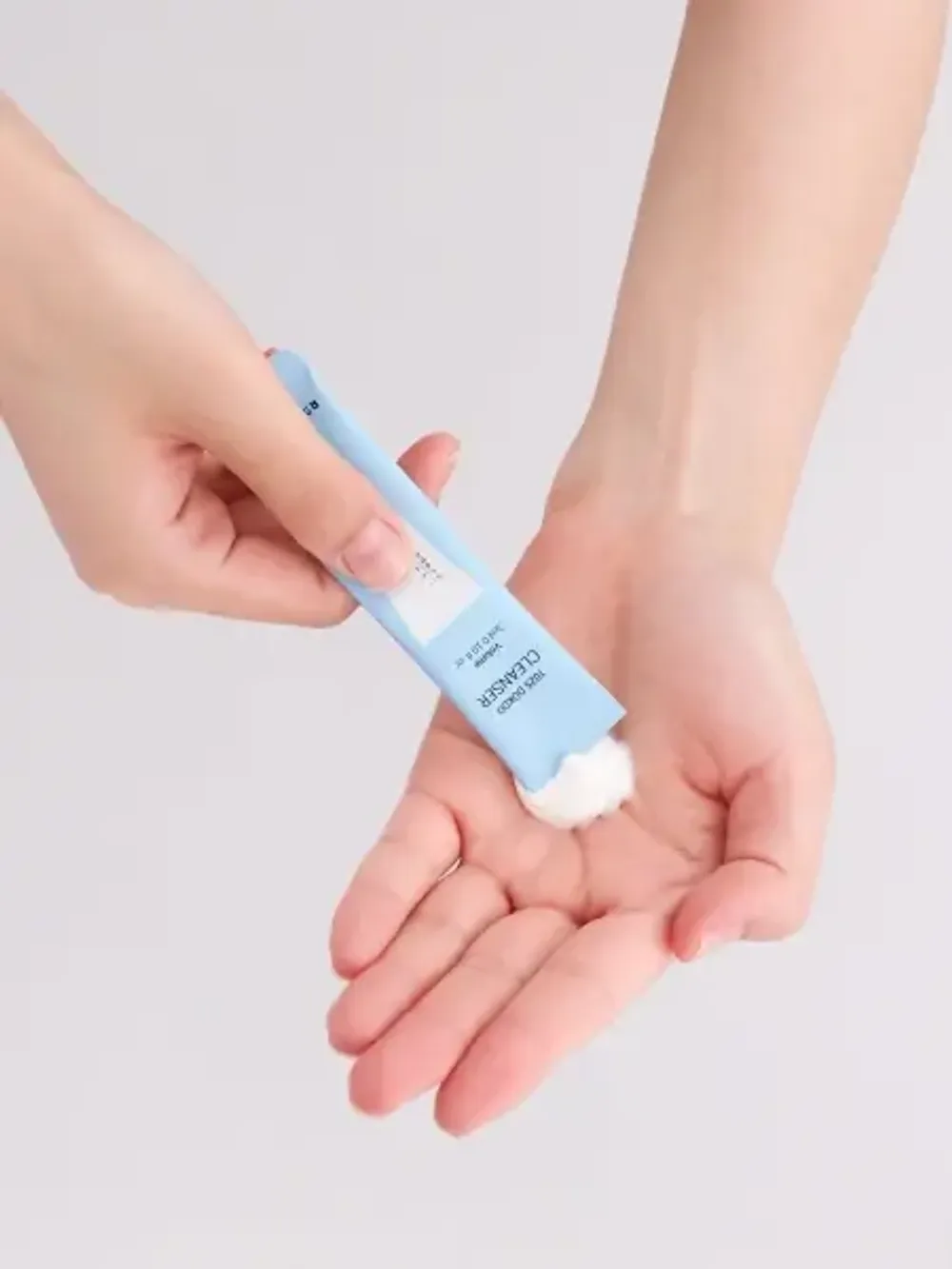 ROUND LAB Набор саше Stick Pouch Kit пенка + сыворотка + крем + санскрин (3 мл * 12 шт)