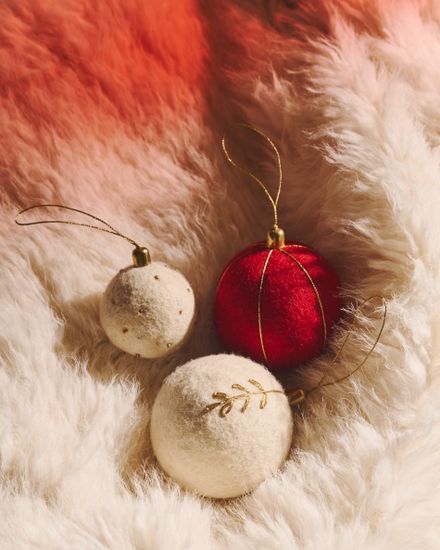 Набор Breshi из 3 больших красных декоративных подвесок в виде шаров