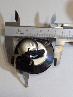 - Пробка бензобака Delta с ключом