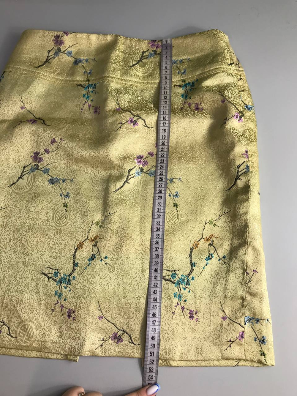 Юбка золотистого оттенка, визуально на 44/46 размер