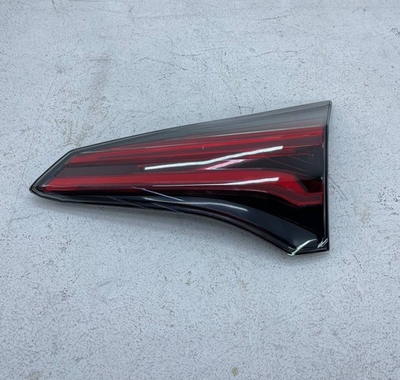 Фонарь крышки багажника правый 81580-42032 8158042032