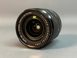 FujiFilm XF 18-55mm 2.8-4 R LM OIS царапка на передней линзе